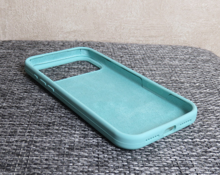 Силиконовый чехол для iPhone 17 Pro с открытой камерой Мятный