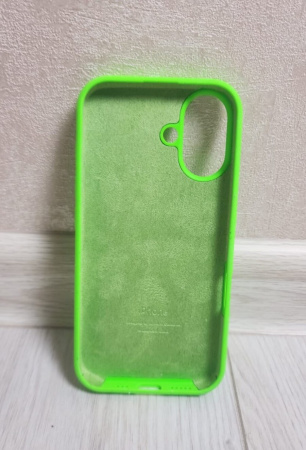 Силиконовый чехол для iPhone 16 с открытой камерой Салатовый