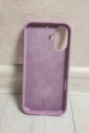 Силиконовый чехол для iPhone 16 с открытой камерой светло-фиолетовый