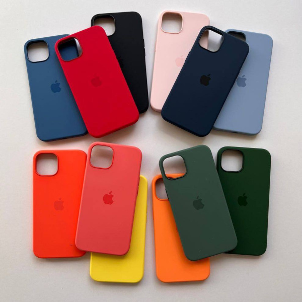Силиконовый чехол для iPhone 16 Pro с открытой камерой голубой