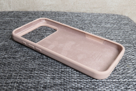 Силиконовый чехол для iPhone 17 Pro с открытой камерой пудровый