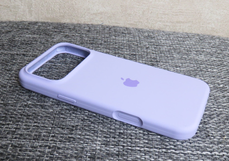 Силиконовый чехол для iPhone 17 Pro с открытой камерой лаванда