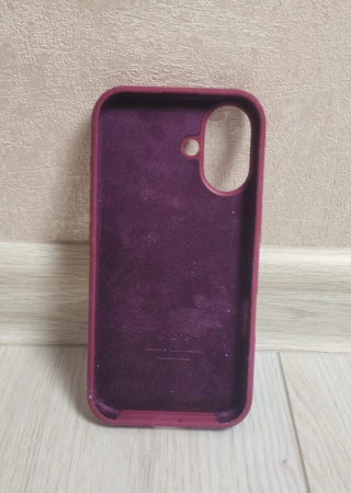 Силиконовый чехол для iPhone 17 с открытой камерой бордовый