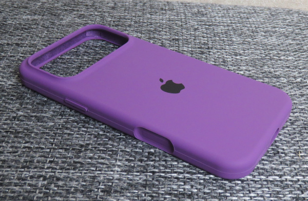 Силиконовый чехол для iPhone 17 Pro Max с открытой камерой Фиолетовый