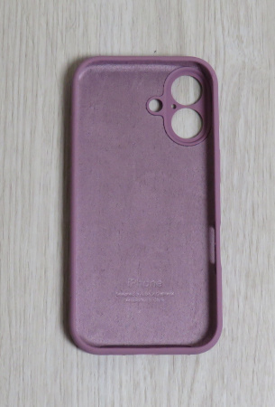 Силиконовый чехол для iPhone 16 с закрытой камерой светло-фиолетовый