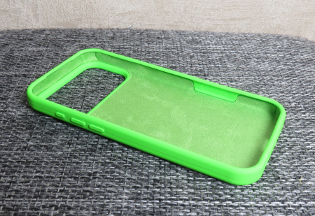 Силиконовый чехол для iPhone 17 Pro с открытой камерой Салатовый