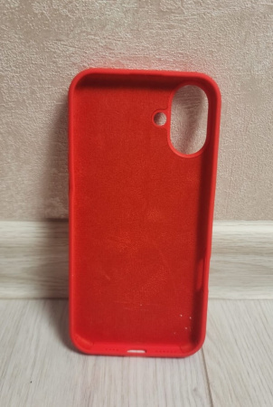 Силиконовый чехол для iPhone 16 с открытой камерой Красный