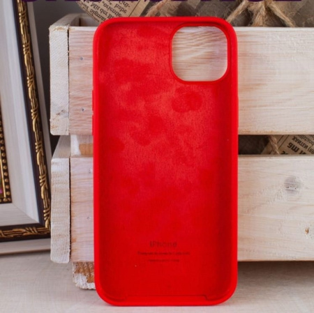 Силиконовый чехол для iPhone 15 Plus с открытой камерой Красный