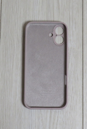 Силиконовый чехол для iPhone 16 с закрытой камерой серофиолетовый