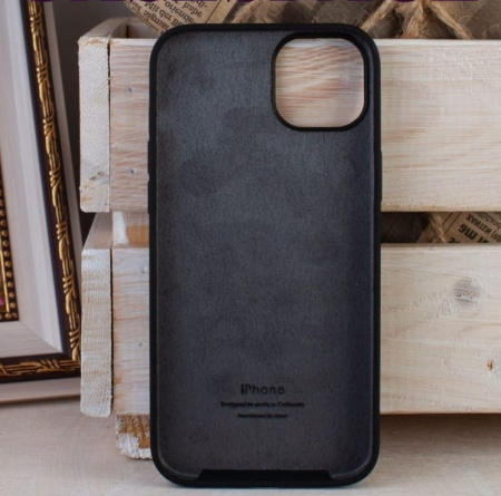 Силиконовый чехол для iPhone 15 Plus с открытой камерой Черный