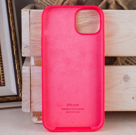 Силиконовый чехол для iPhone 15 Plus с открытой камерой розовый