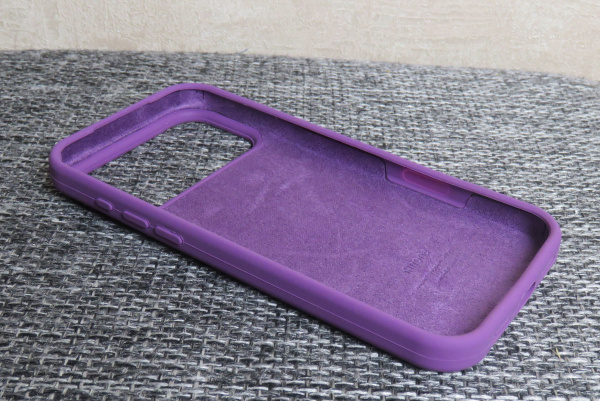 Силиконовый чехол для iPhone 17 Pro Max с открытой камерой Фиолетовый