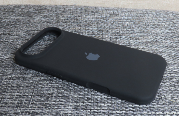 Силиконовый чехол для iPhone 17 Air с открытой камерой Черный