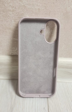 Силиконовый чехол для iPhone 16 с открытой камерой серофиолетовый