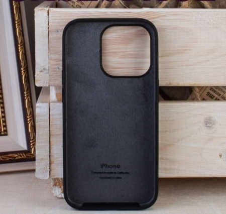 Силиконовый чехол для iPhone 16 Pro с открытой камерой Черный