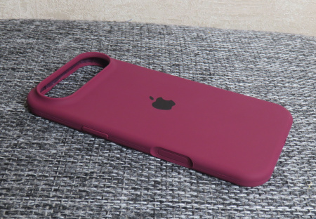 Силиконовый чехол для iPhone 17 Air с открытой камерой бордовый