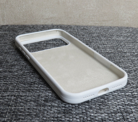 Силиконовый чехол для iPhone 17 Pro с открытой камерой Белый