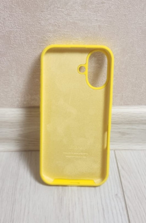 Силиконовый чехол для iPhone 16 с открытой камерой Желтый