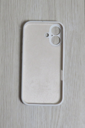 Силиконовый чехол для iPhone 16 с закрытой камерой Белый