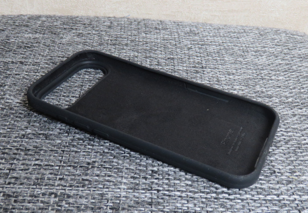 Силиконовый чехол для iPhone 17 Air с открытой камерой Черный